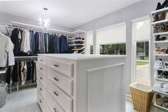 9118 Woodwind Lakes Drive, Houston, TX 77040