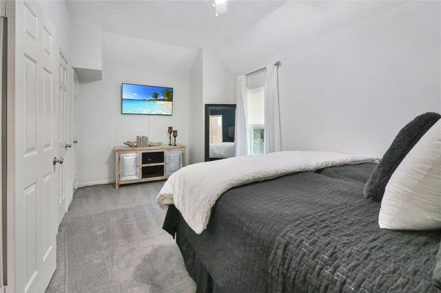 9118 Woodwind Lakes Drive, Houston, TX 77040