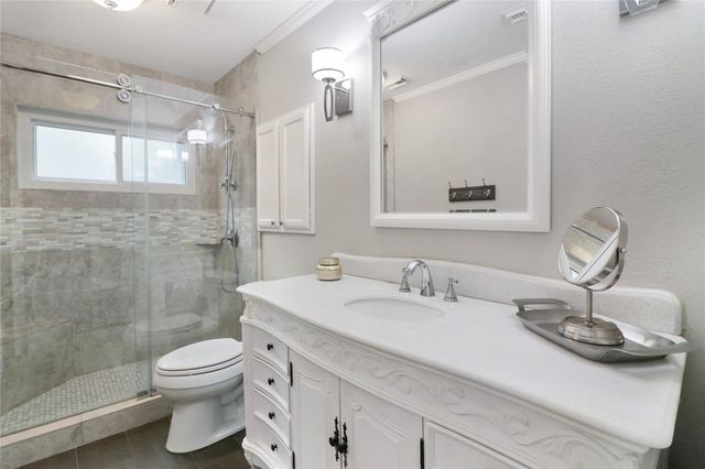 9118 Woodwind Lakes Drive, Houston, TX 77040