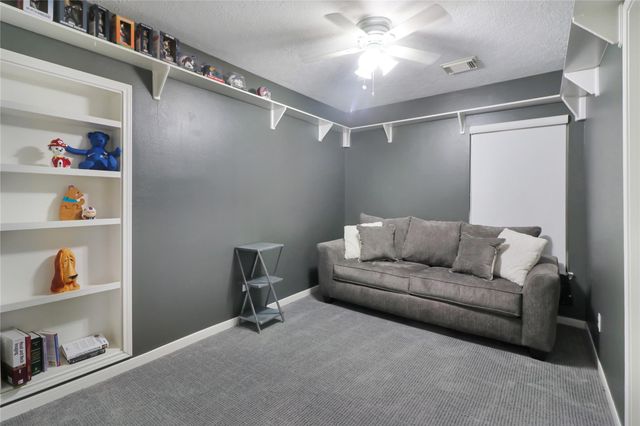 9118 Woodwind Lakes Drive, Houston, TX 77040