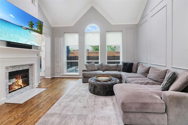 9118 Woodwind Lakes Drive, Houston, TX 77040