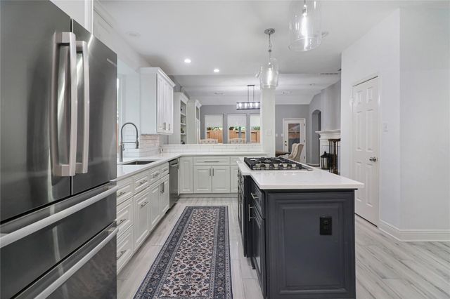 9118 Woodwind Lakes Drive, Houston, TX 77040