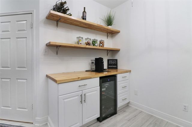 9118 Woodwind Lakes Drive, Houston, TX 77040