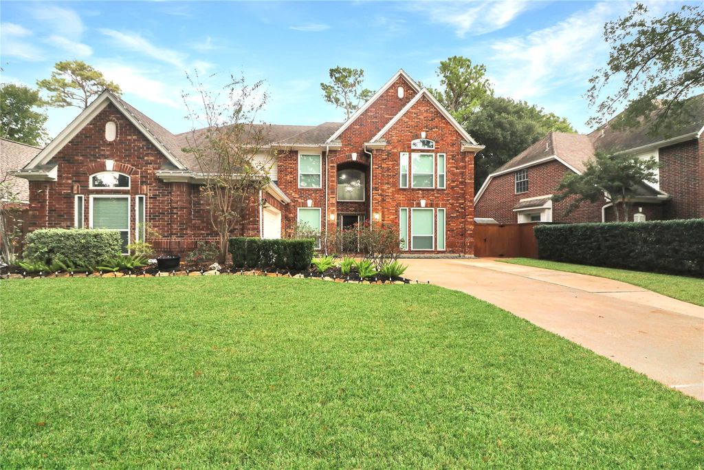 9118 Woodwind Lakes Drive, Houston, TX 77040