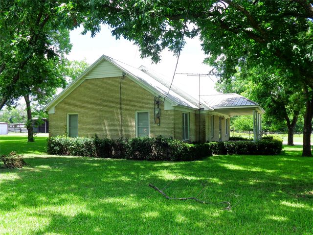 1717 Pipeline Road, Cleburne, TX 76033