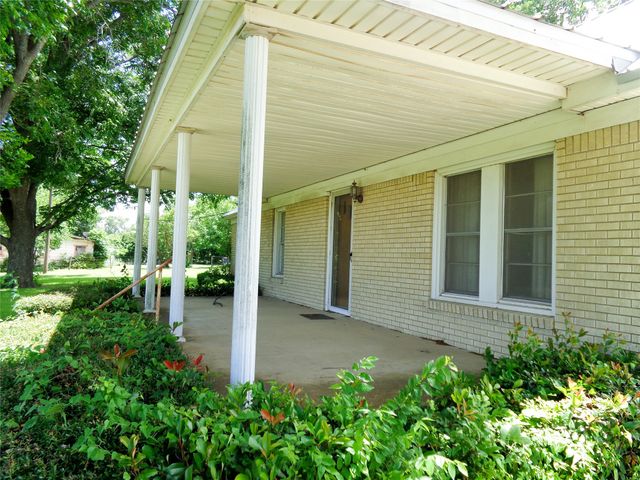 1717 Pipeline Road, Cleburne, TX 76033