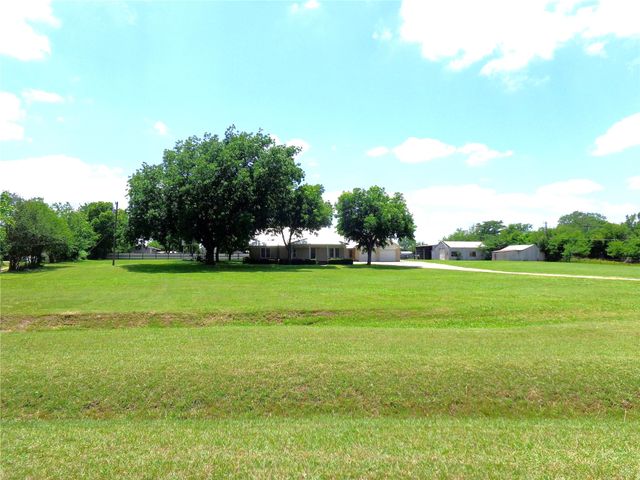 1717 Pipeline Road, Cleburne, TX 76033