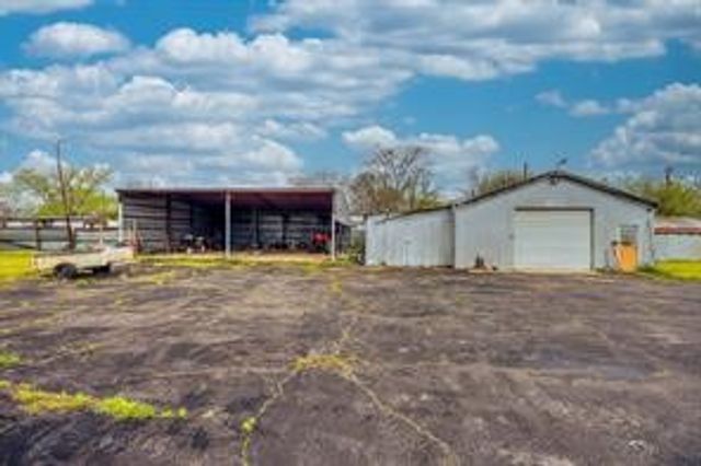 1717 Pipeline Road, Cleburne, TX 76033