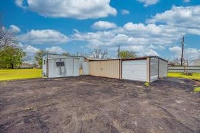1717 Pipeline Road, Cleburne, TX 76033