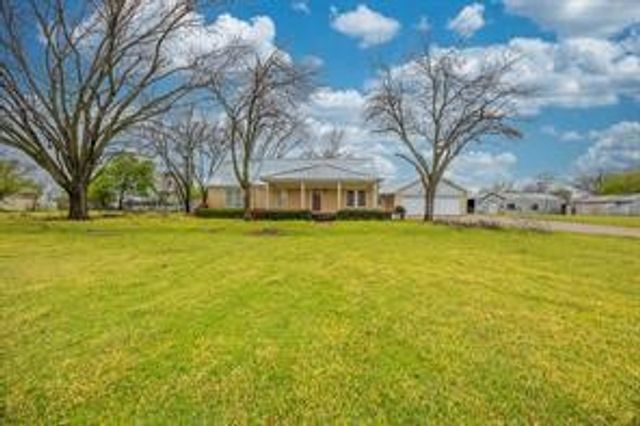 1717 Pipeline Road, Cleburne, TX 76033