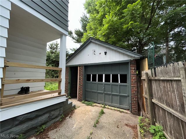 9403 Columbia Avenue, Cleveland, OH 44108