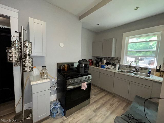 9403 Columbia Avenue, Cleveland, OH 44108