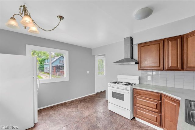 16605 Glenpark Avenue, Cleveland, OH 44128