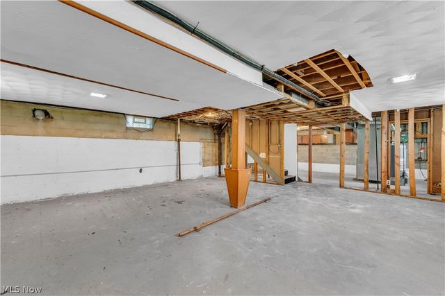 16605 Glenpark Avenue, Cleveland, OH 44128