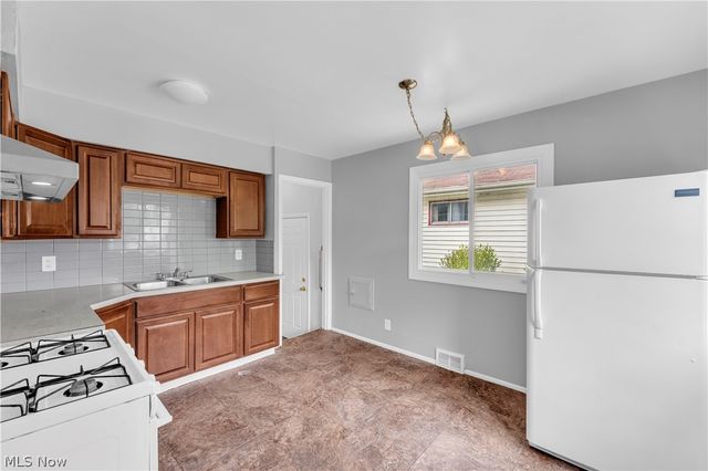 16605 Glenpark Avenue, Cleveland, OH 44128