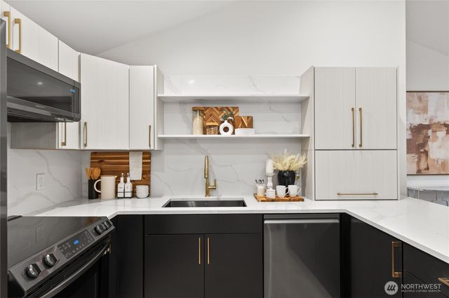 14551 Ashworth Avenue N, Shoreline, WA 98133