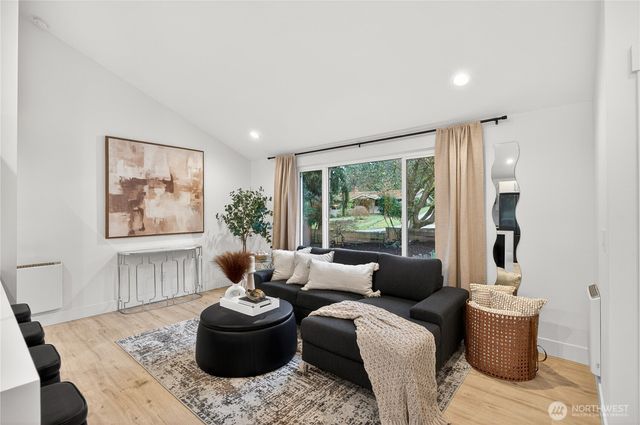 14551 Ashworth Avenue N, Shoreline, WA 98133