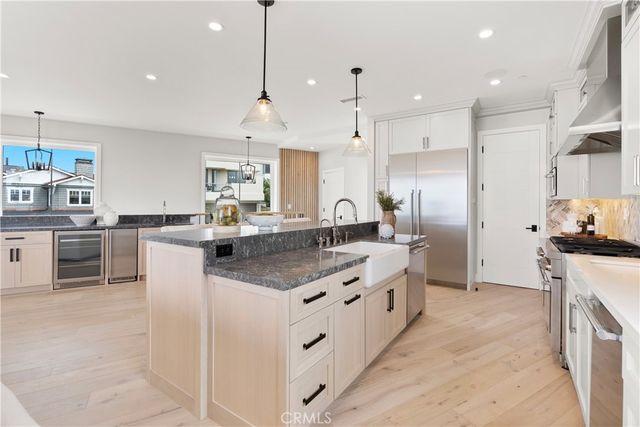 2141 Circle Drive, Hermosa Beach, CA 90254