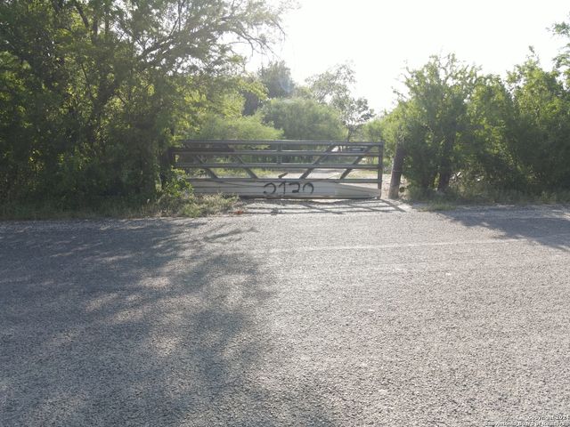 2130 Goeth, San Antonio, TX 78221