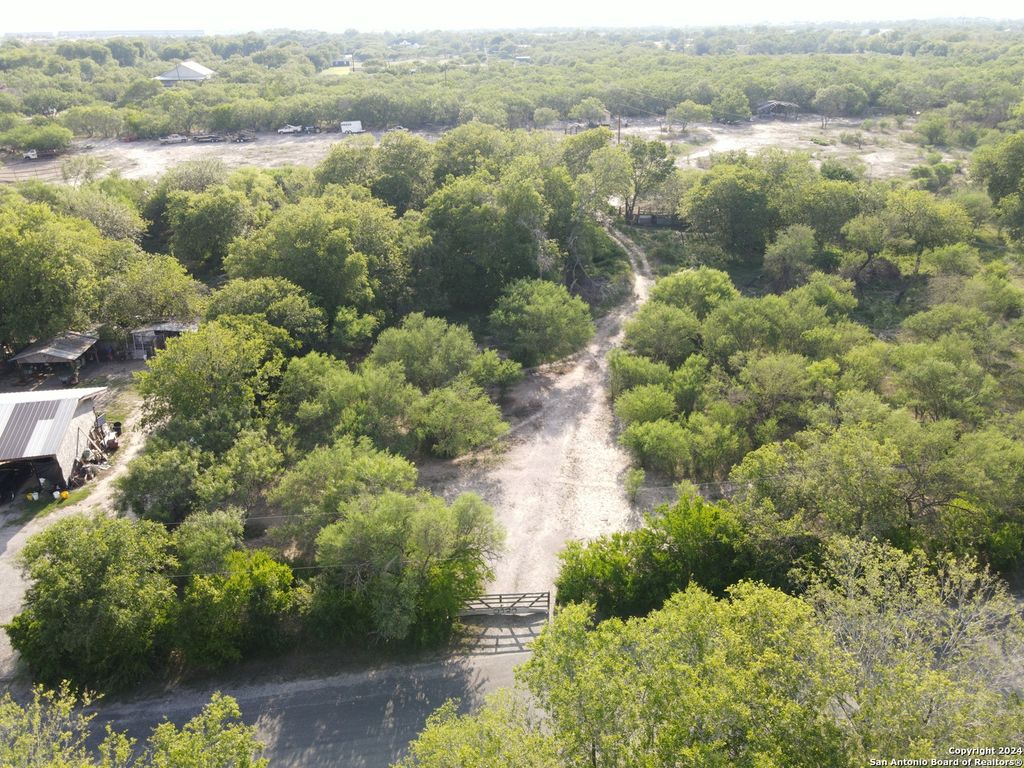 2130 Goeth, San Antonio, TX 78221