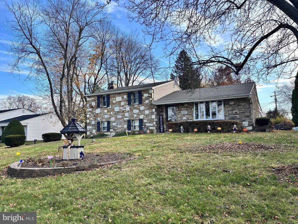 273 HOLLY KNOLL DR, Churchville, PA 18966