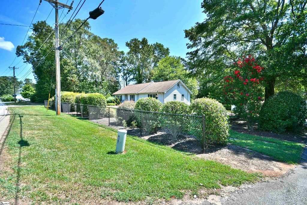 205 Ashmore Bridge Road, Mauldin, SC 29662