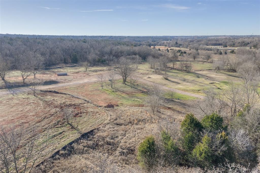 E Sorghum Mill Road, Edmond, OK 73034