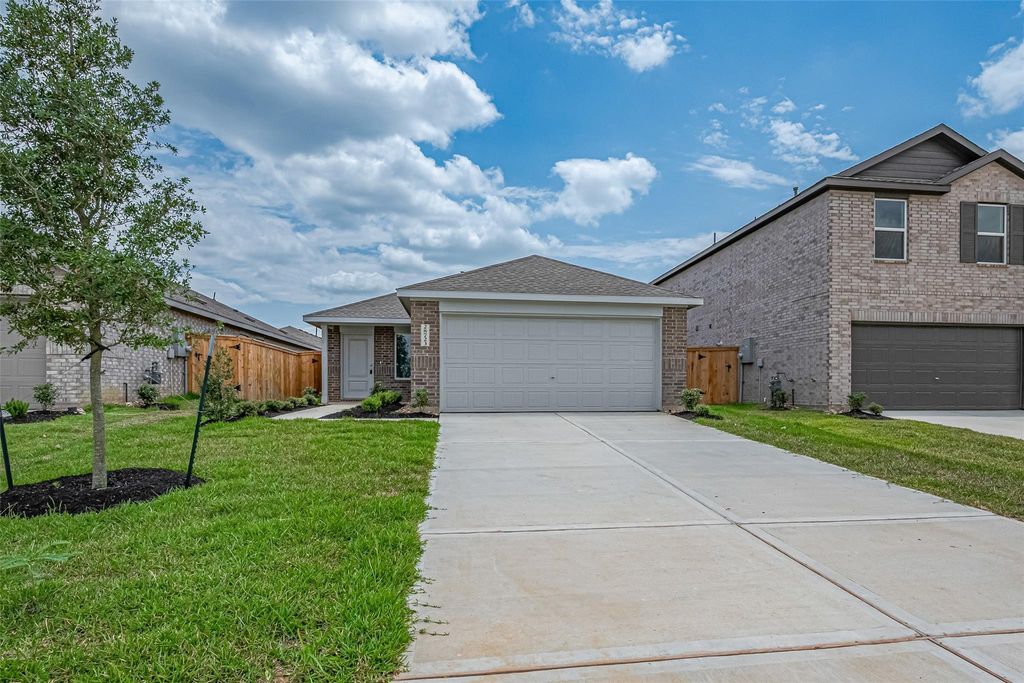 28723 Texas Sparrow, Hockley, TX 77447