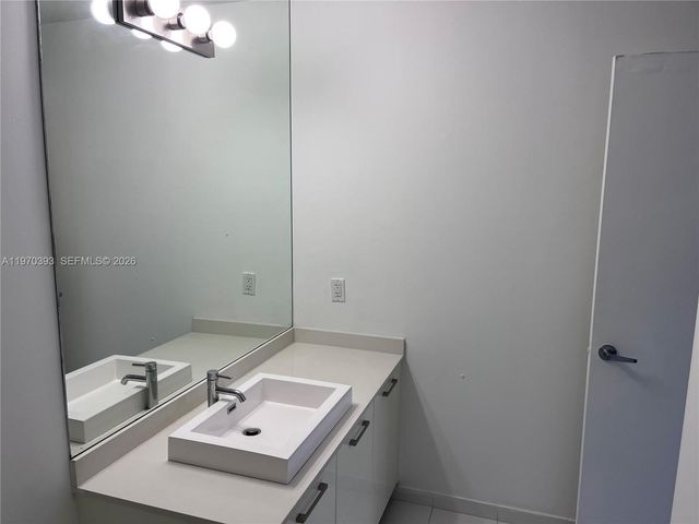 151 SE 1st St 506, Miami, FL 33131