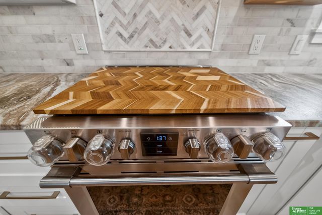 18606 Edna Street, Omaha, NE 68136