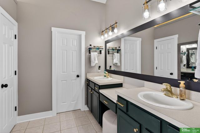 18606 Edna Street, Omaha, NE 68136