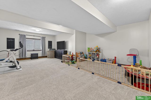 18606 Edna Street, Omaha, NE 68136