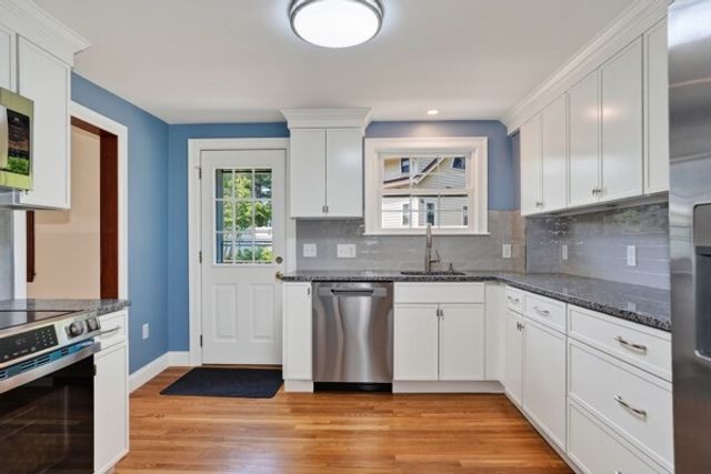 9 Harriett Ave, Burlington, MA 01803