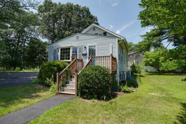 9 Harriett Ave, Burlington, MA 01803