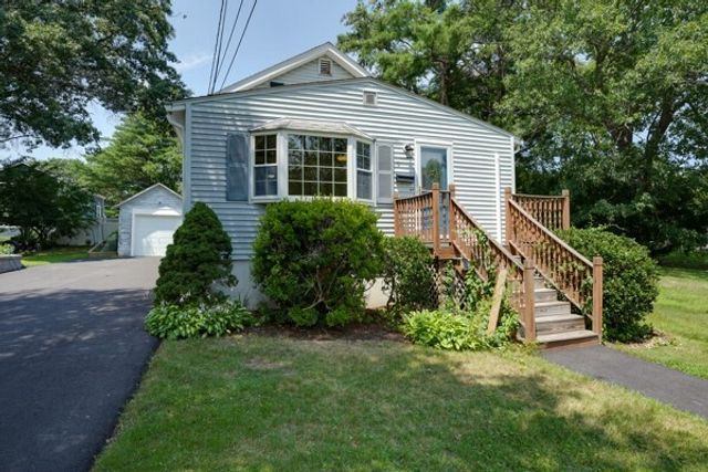 9 Harriett Ave, Burlington, MA 01803