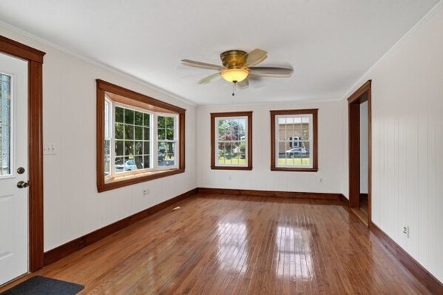 9 Harriett Ave, Burlington, MA 01803