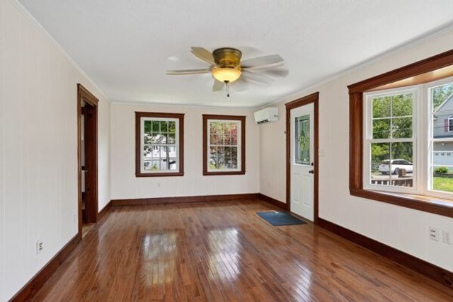 9 Harriett Ave, Burlington, MA 01803