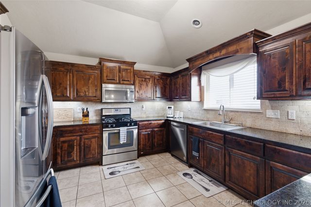 13084 E 134th Place N, Collinsville, OK 74021