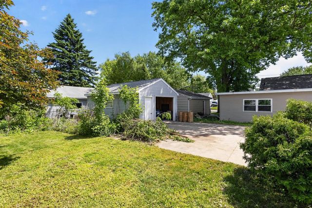 1618 E College AVENUE, Appleton, WI 54915