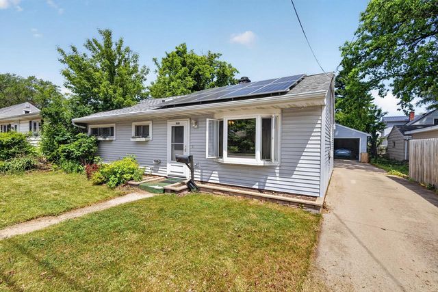 1618 E College AVENUE, Appleton, WI 54915