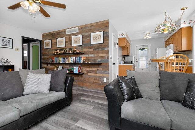 1618 E College AVENUE, Appleton, WI 54915