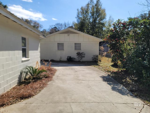 1411 Wilson Avenue, Daphne, AL 36526