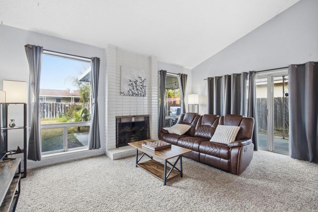 741 W Holland, Clovis, CA 93612