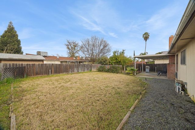 741 W Holland, Clovis, CA 93612