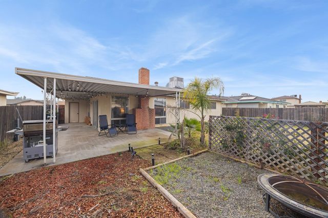 741 W Holland, Clovis, CA 93612