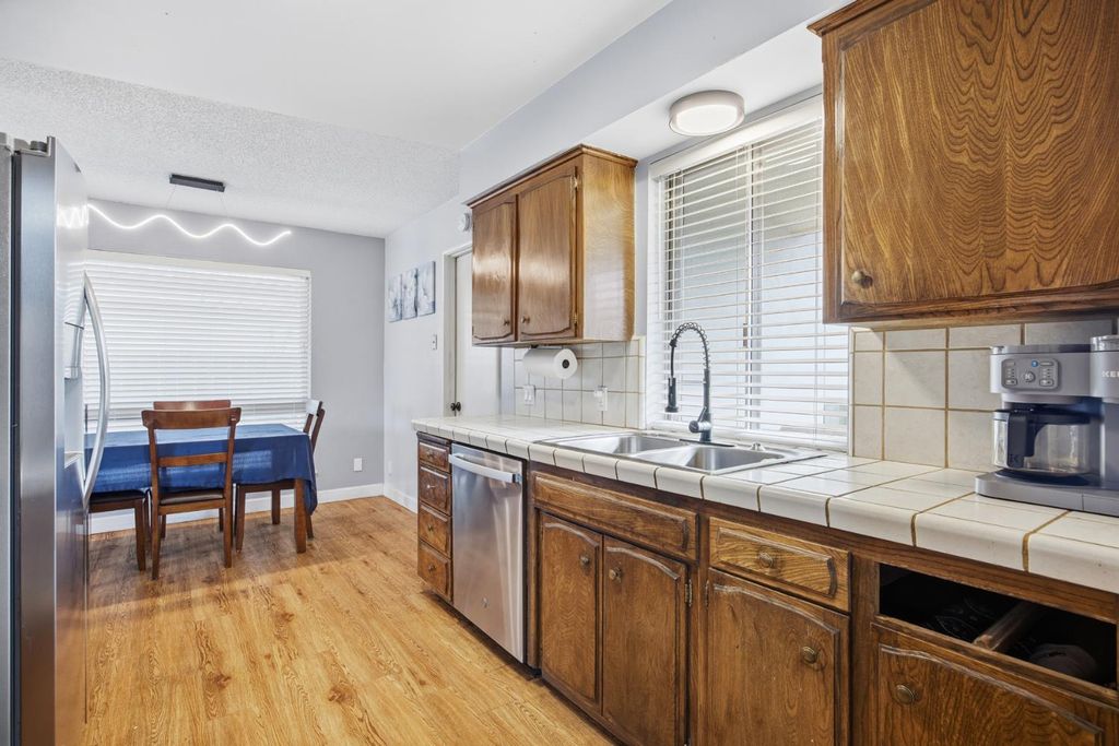 Image 11 of property listing at 741 W Holland, Clovis, CA 93612