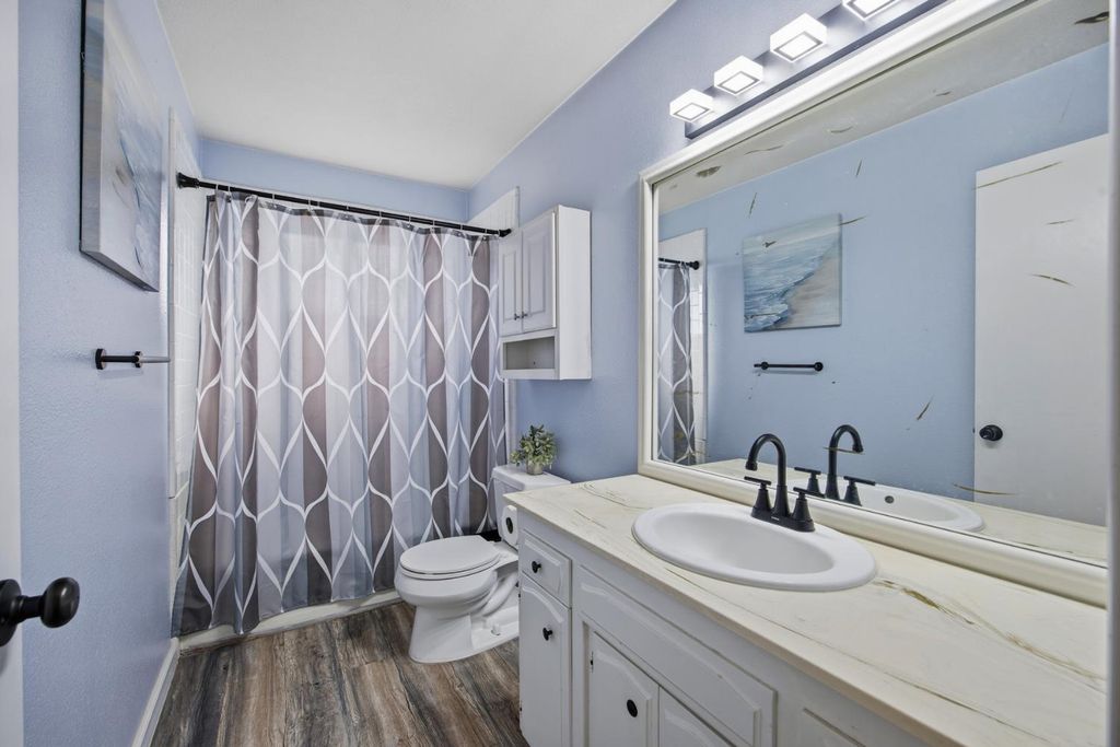 Image 19 of property listing at 741 W Holland, Clovis, CA 93612