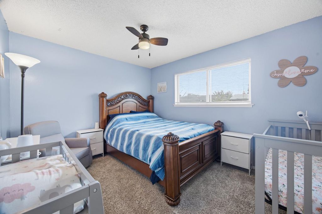 Image 22 of property listing at 741 W Holland, Clovis, CA 93612