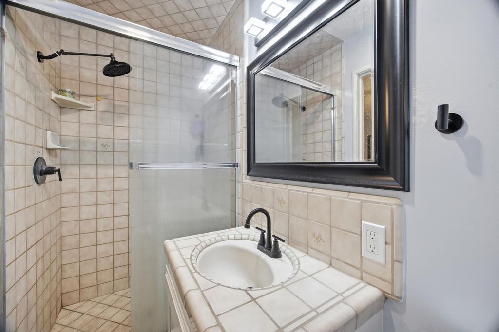 Image 25 of property listing at 741 W Holland, Clovis, CA 93612