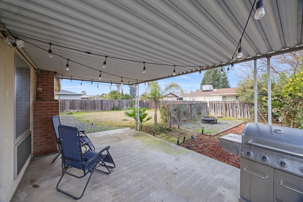 Image 28 of property listing at 741 W Holland, Clovis, CA 93612